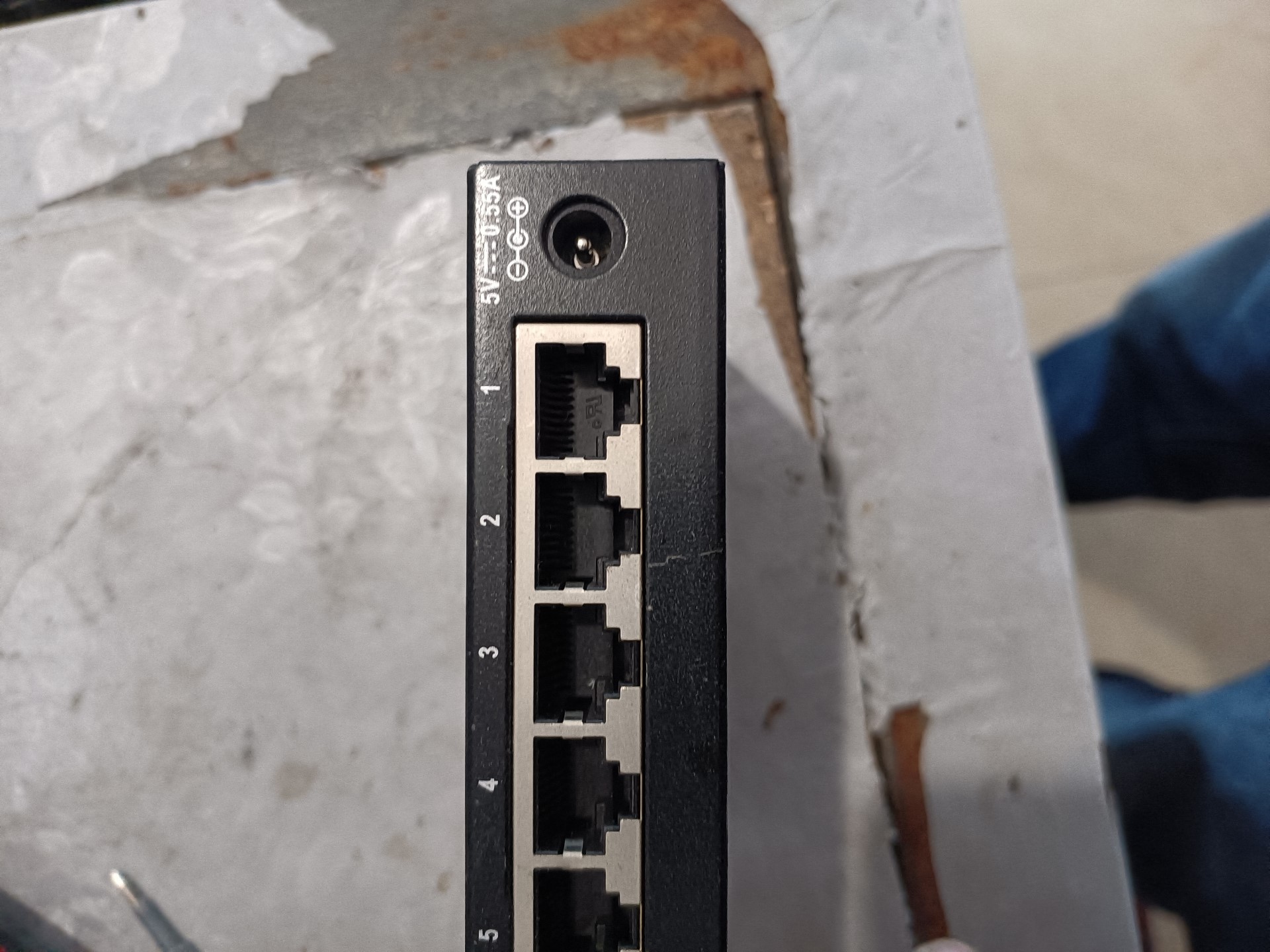 dlink友讯D-LINK DES-105 5口五口铁壳百兆-议价