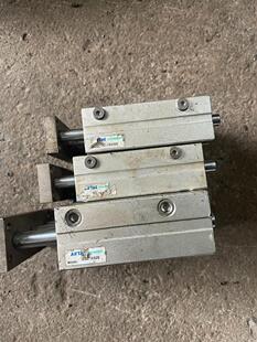 亚德克.三轴三杆导杆气缸.TCL16x50s有两个.20X5