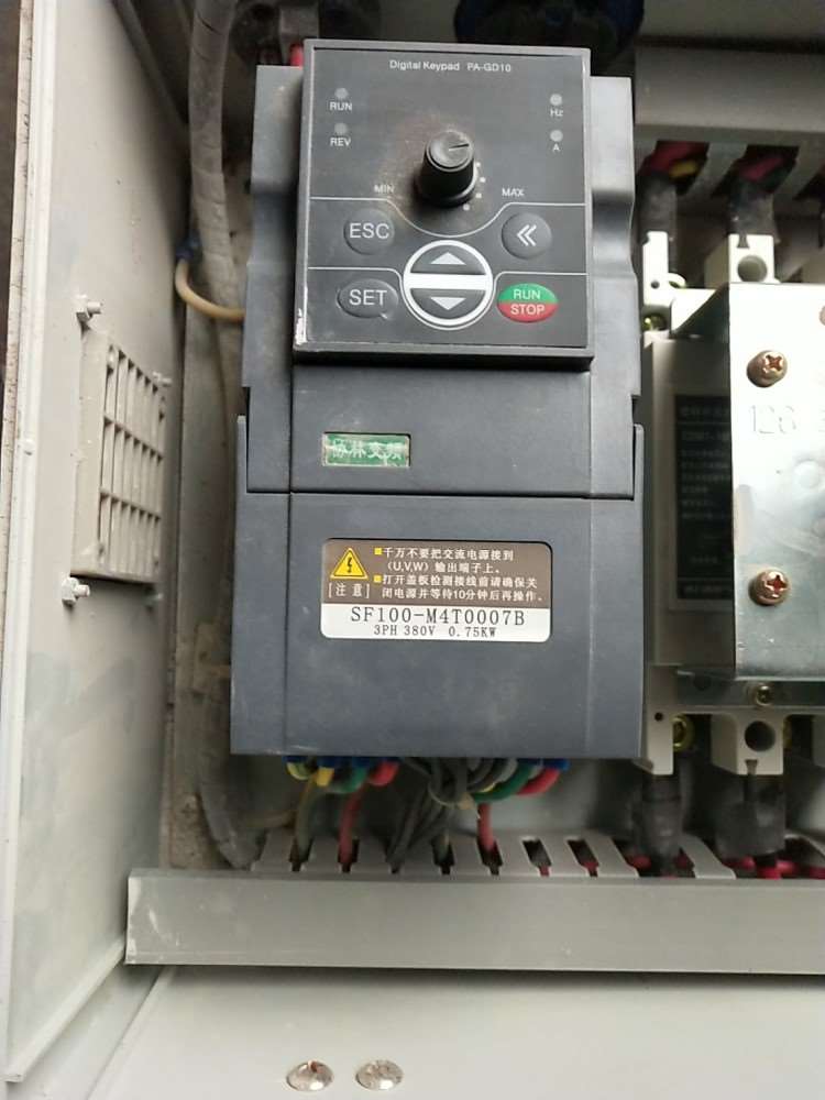 上海协林矢量变频器SF100380V-0.75KW有短路-议价