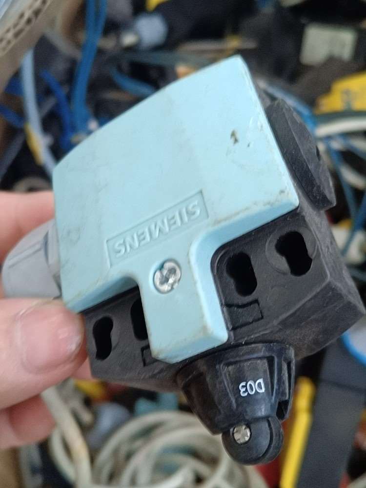 德国西门子SIEMENS型号3SE5242-0HD03德