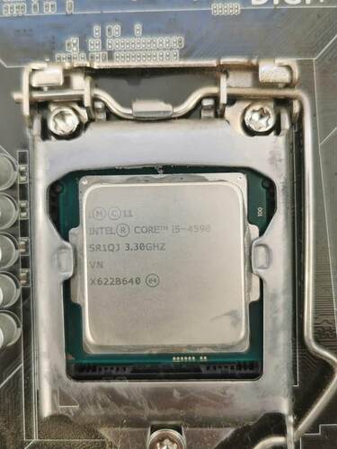 出售I54590华硕b85主板两条4g内存条功能正常