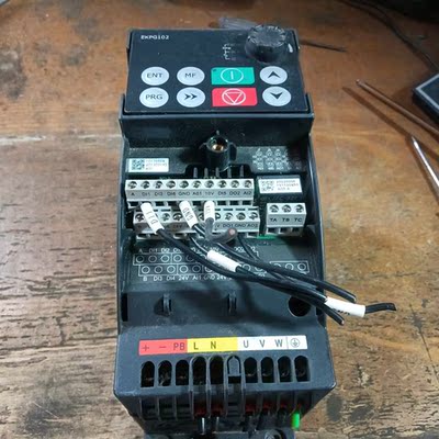 拆机华远HUAYUAN1.5KW22V变频器S1-2S00