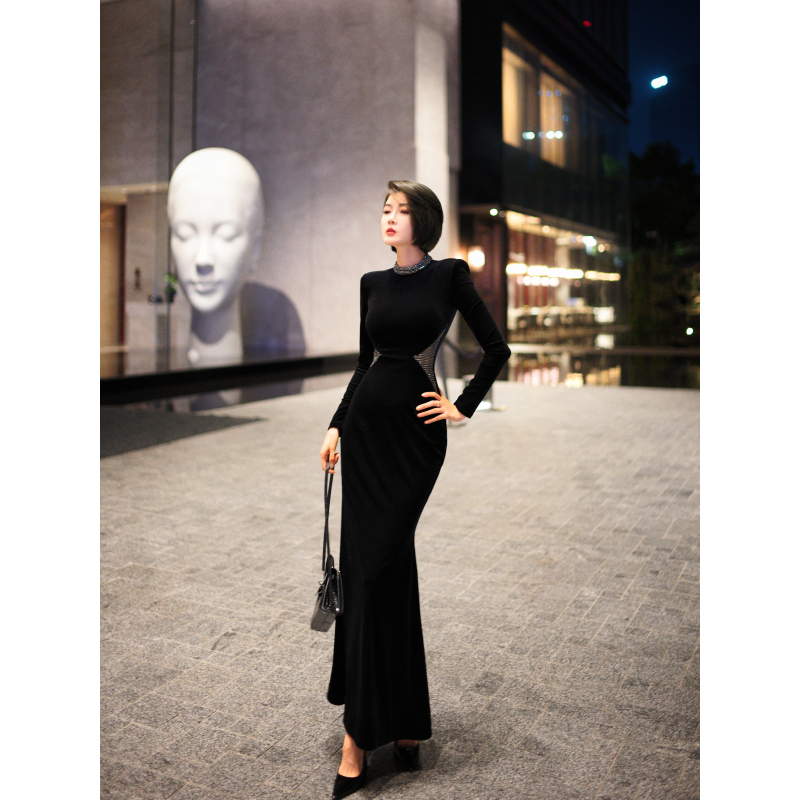 XULU原创纯色丝绒烫钻高端复古高级感名媛气质优雅高领长袖连衣裙