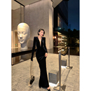 XULU原创新款 显瘦高腰连衣裙 丝绒小众高阶赫本风优雅深V领长袖