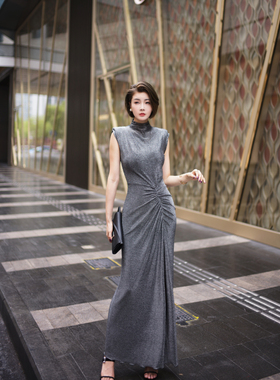 XULU原创夏季针织亮丝银灰色气质开叉包臀裙褶皱半高领无袖连衣裙