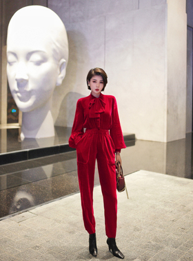 XULU原创新款真丝红色丝绒法式轻奢系带高腰修身泡泡袖松紧连体裤