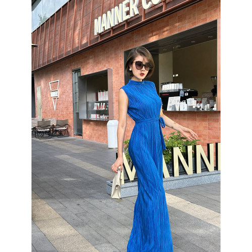 XULU原创简约纯色褶裥针织布宽松高腰无袖背心裙半高领系带连衣裙