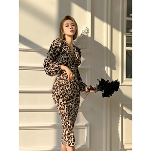 XULU原创气质性感豹纹印花包臀裙优雅修身 V领连衣裙 简约长袖