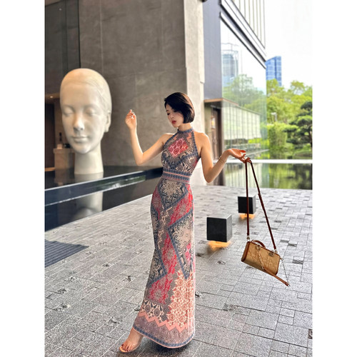 XULU原创夏季大图腾针织印花卓玛风度假休闲高腰挂脖无袖连衣裙