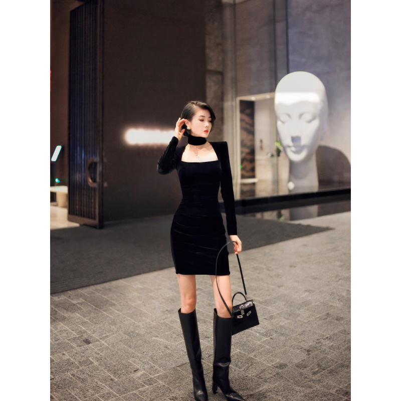 XULU原创纯色丝绒气质直角肩优雅显瘦百搭法式方领长袖褶皱连衣裙