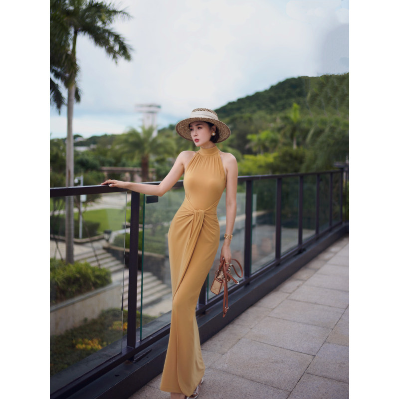 XULU原创夏季水晶麻黄色挂脖包臀裙气质修身绑带无袖露肩连衣裙