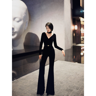 XULU原创丝绒优雅女人味V领长袖 高腰黑色百搭复古气质微喇连体裤