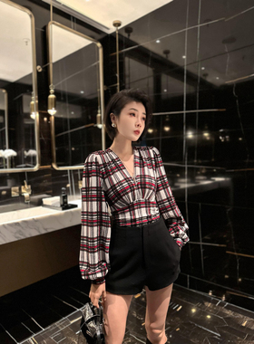 XULU原创秋季针织格子纹连体衣气质修身褶皱灯笼袖V领打底衫上衣