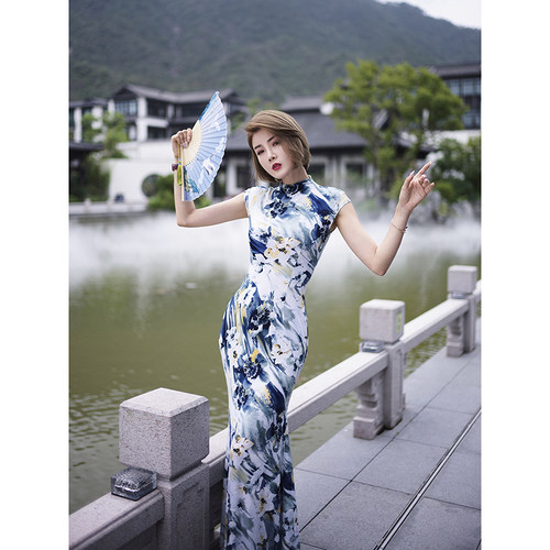 显身材小盖袖半高领鱼尾旗袍裙