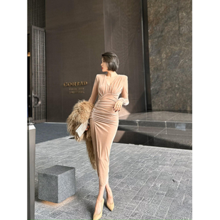 XULU原创简约弹力丝绒褶皱气质收腰复古知性长袖 深V领连衣裙