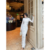 XULU原创秋季 连衣裙 长袖 新款 白色提花烫金针织优雅高贵高领修身