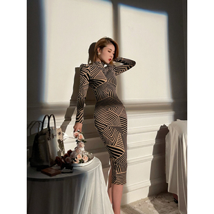 XULU原创弹力条纹印花收腰修身 连衣裙 显瘦简约通勤范高领长袖