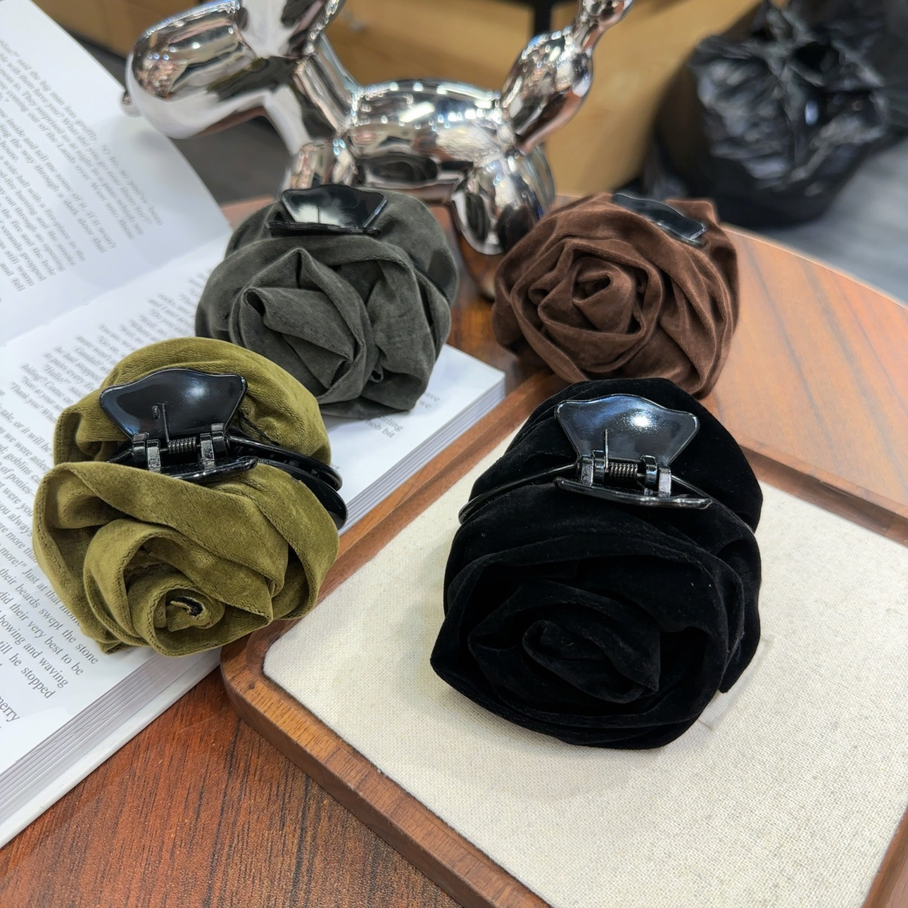 高级感玫瑰花丝绒抓夹花朵发夹盘发鲨鱼夹高马尾后脑勺发抓头饰