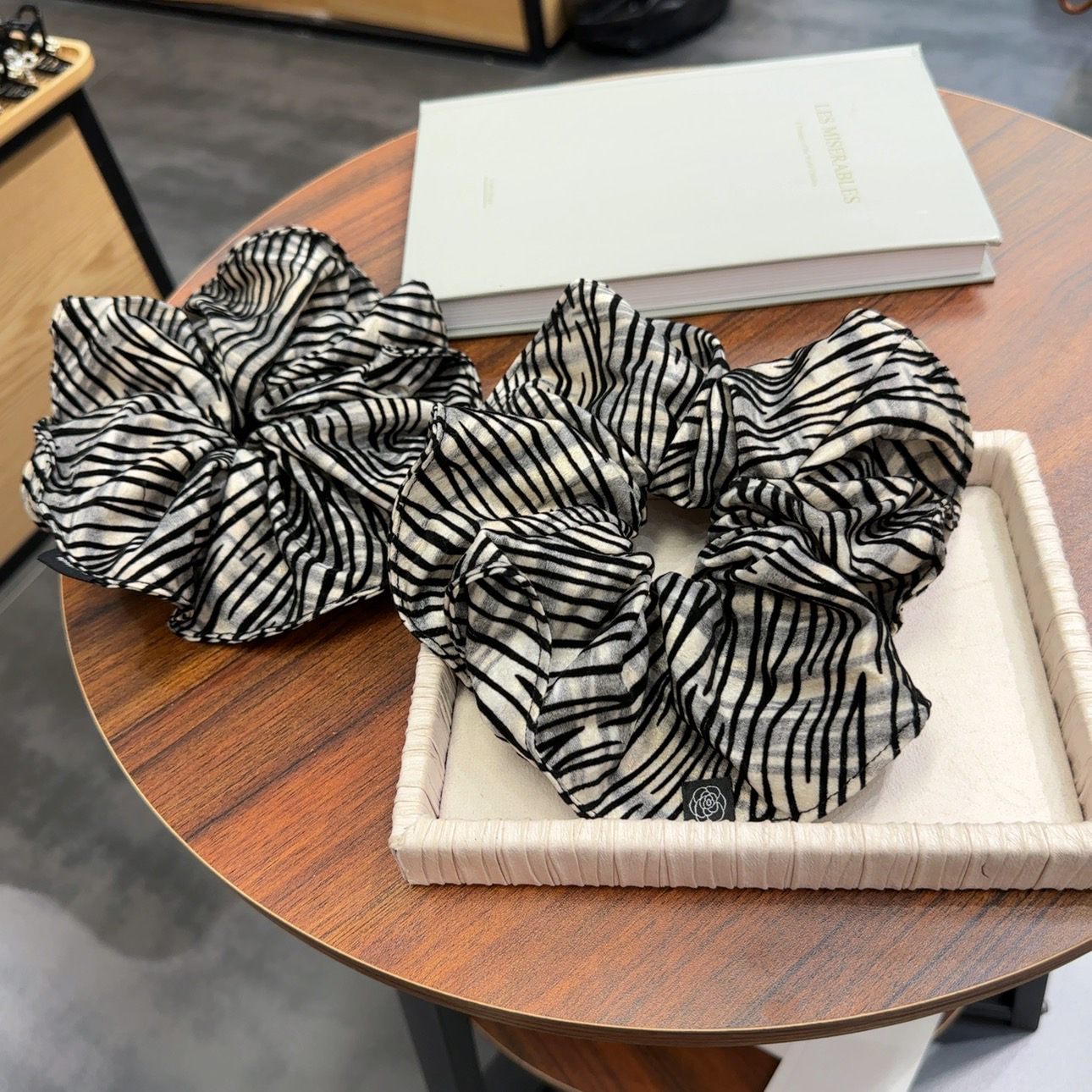 立体条纹大肠发圈气质高级感丝绒纹韩国发绳优雅法式复古皮筋头饰