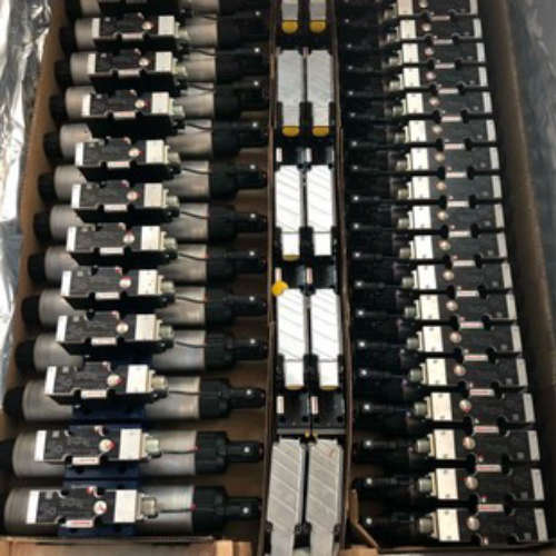 力士乐比例换向阀R901199462 4WRZ32EB520-7X/6EG24N9K4/D3M