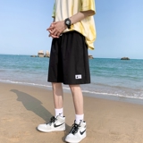 黑色