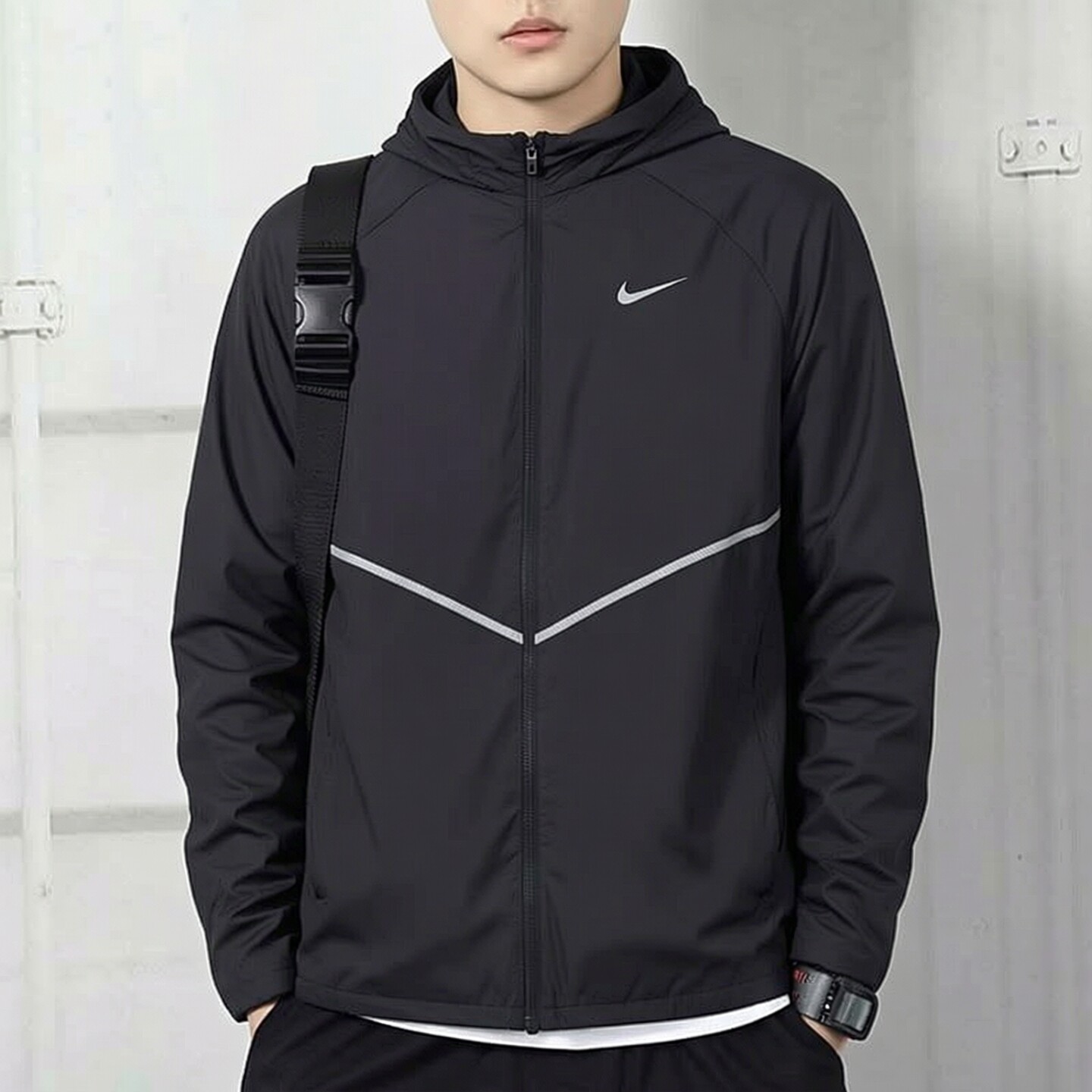 Nike耐克新款防晒衣跑步防水夹克男子训练连帽外套薄款运动皮肤衣
