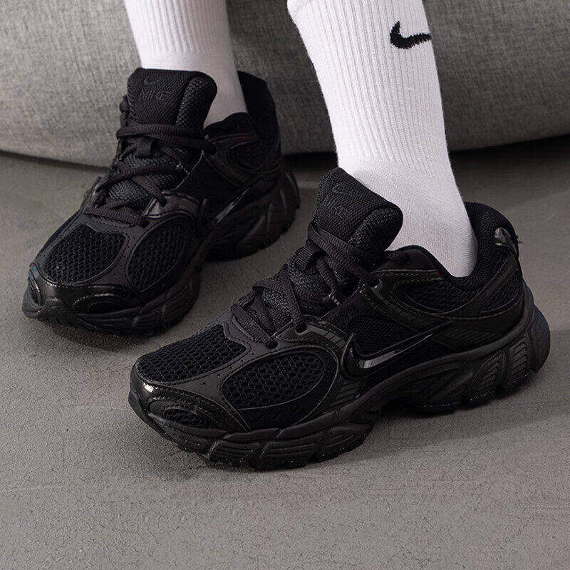 Nike耐克女鞋老爹鞋正品正品黑武士V5网面透气运动休闲鞋HQ7901