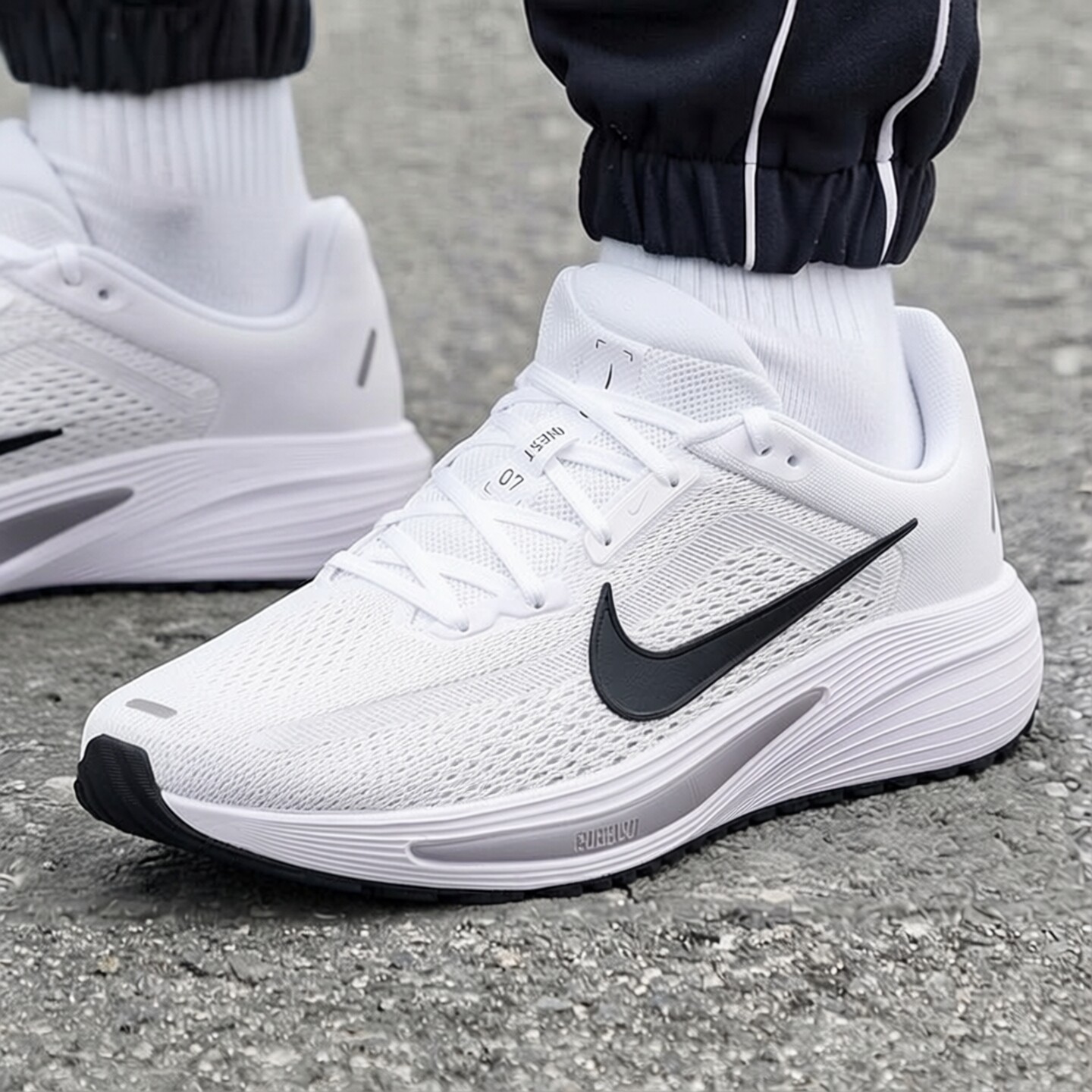 Nike耐克鞋子2026年新款跑步鞋透气白色网鞋男子运动鞋轻便训练鞋