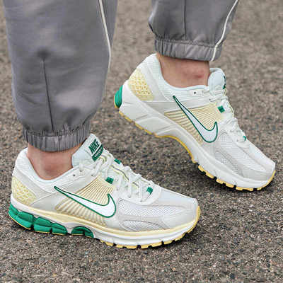 NIKE耐克男鞋户外旅行训练运动鞋Vomero5减震训练跑步鞋子FN8361