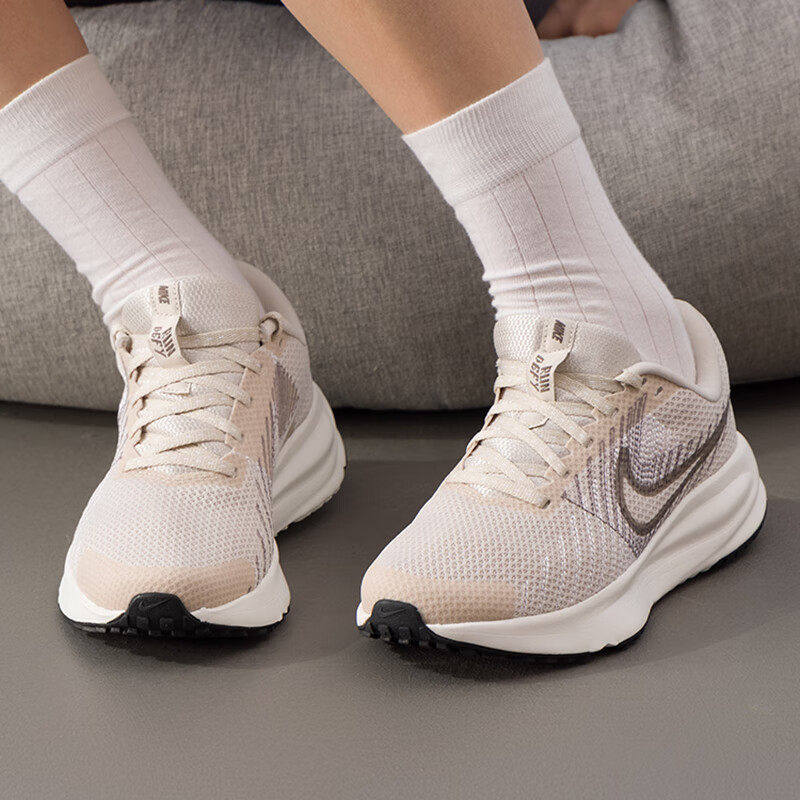 Nike耐克鞋子轻便跑步鞋网面透气女鞋正品运动鞋正品年正品旅行鞋