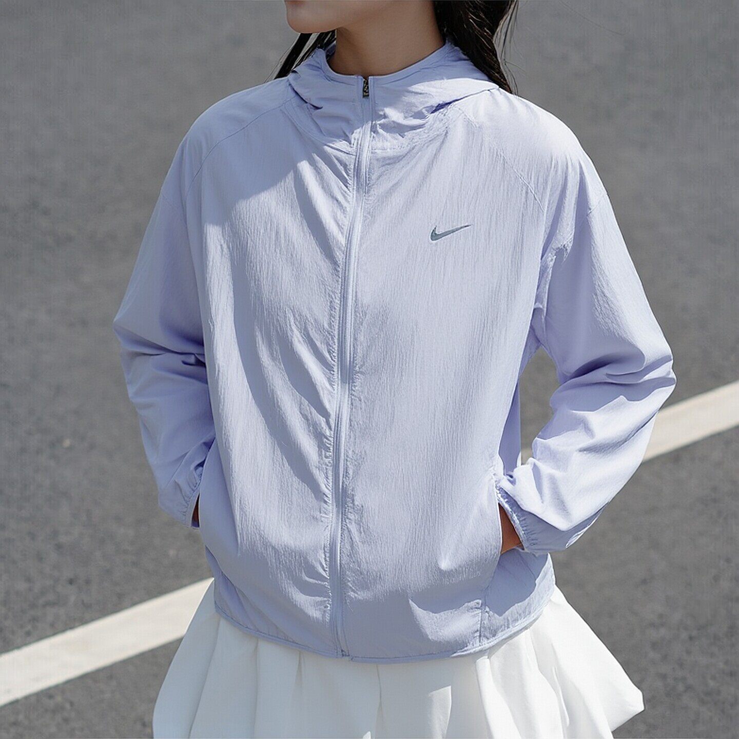 Nike耐克潮流紫色防晒衣女子轻薄款外套新款梭织连帽夹克跑步上衣