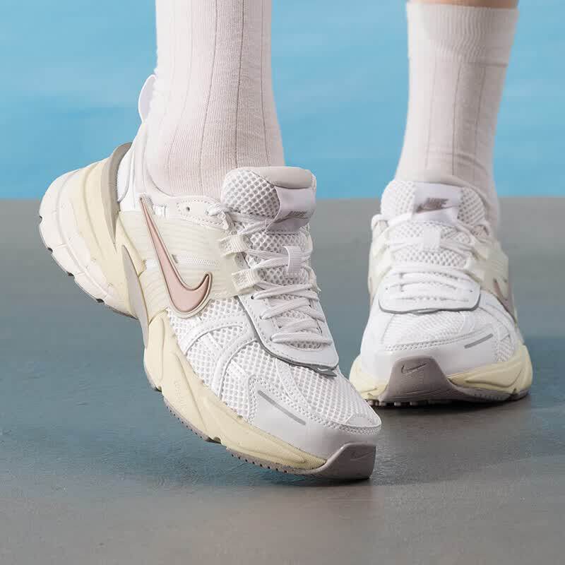 Nike耐克夏季新款V2K阿甘鞋女透气网面运动鞋系带厚底休闲跑步鞋