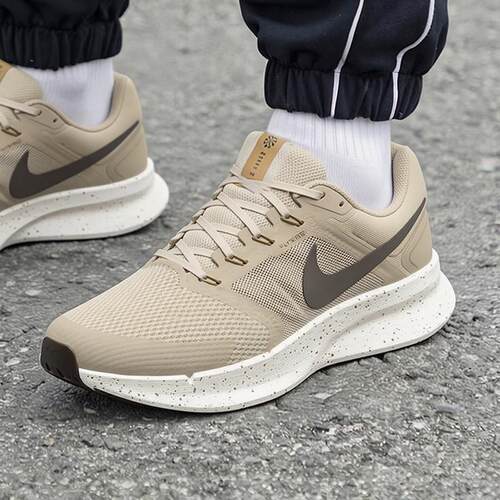 Nike耐克鞋子RUN SWIFT 3跑步鞋卡其色运动鞋新款男鞋网面休闲鞋