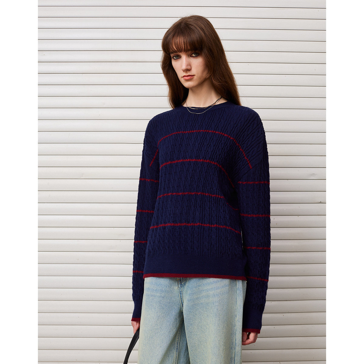 DKNY唐可娜儿25秋季新款女装时尚百搭圆领麻花条纹落肩套头针织衫