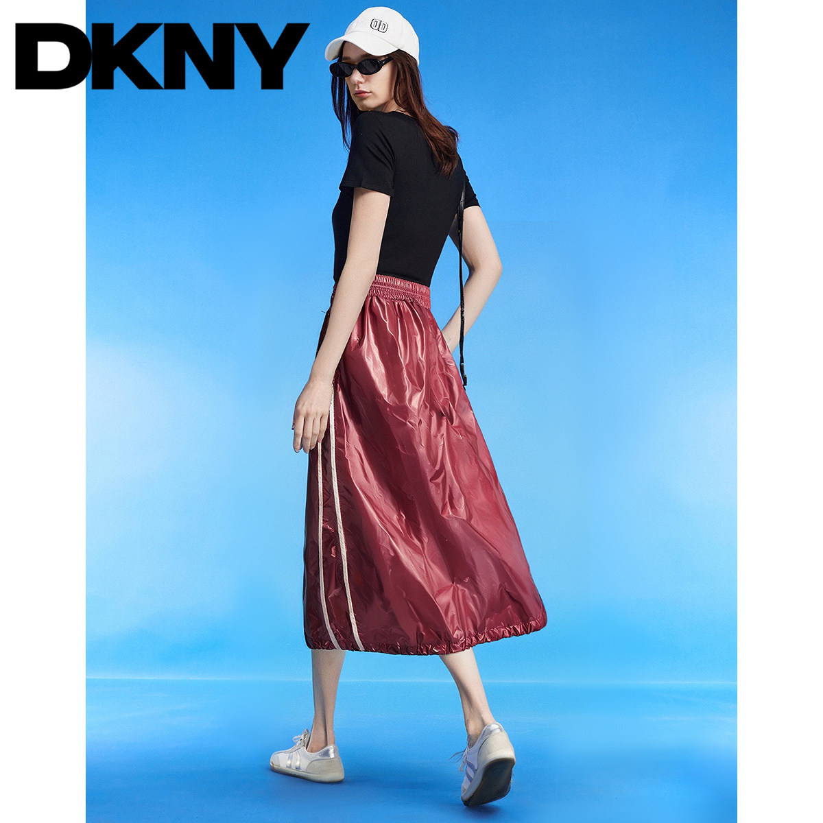 DKNY唐可娜儿春季反光亮面酷感运动休闲松紧腰A字半身裙休闲百搭