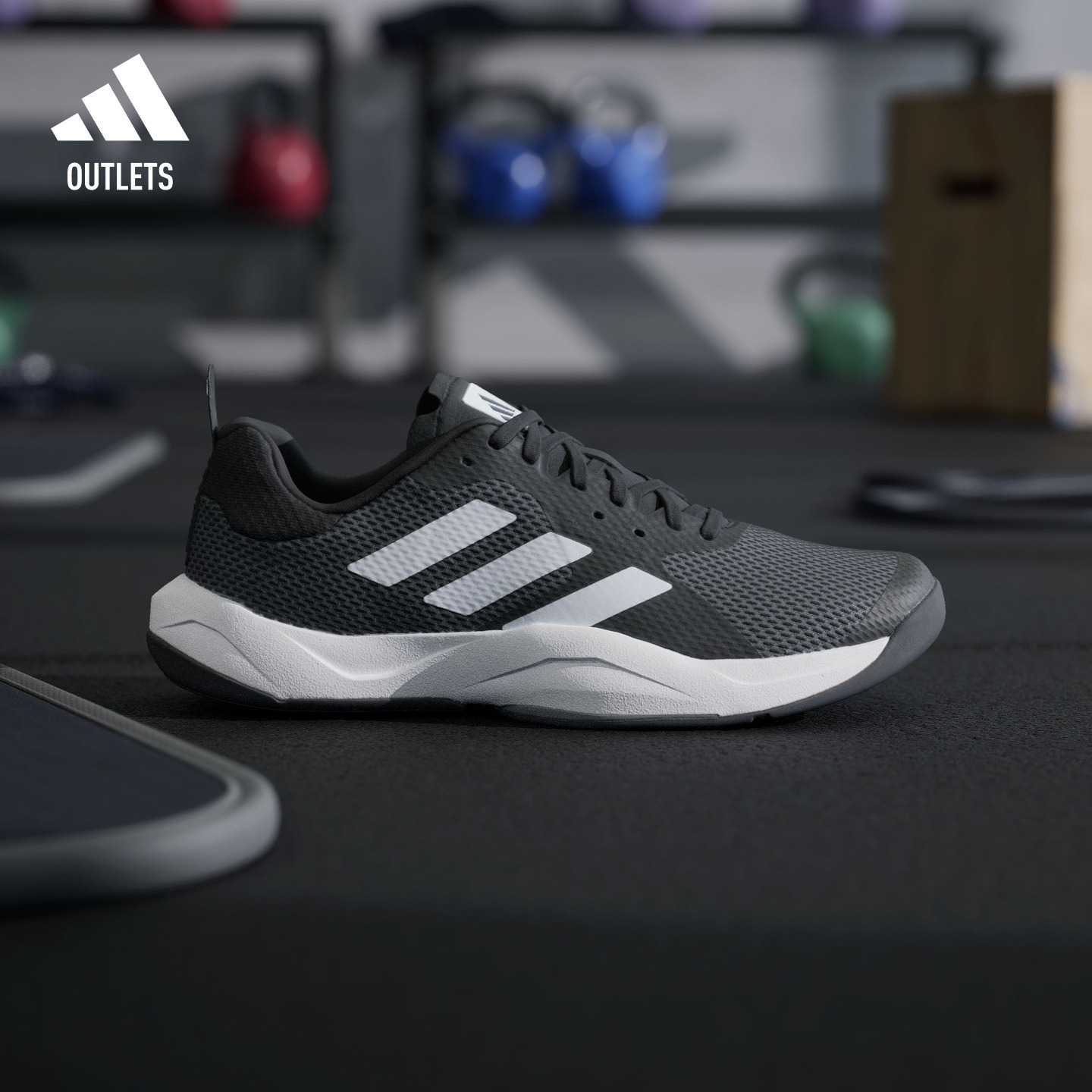 阿迪达斯男女综合训练运动鞋