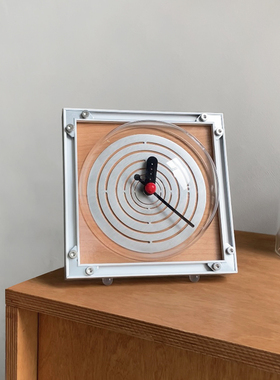 虚室杂陈新款原创中古包豪斯钟表复古高级感静音客厅时钟桌面摆件