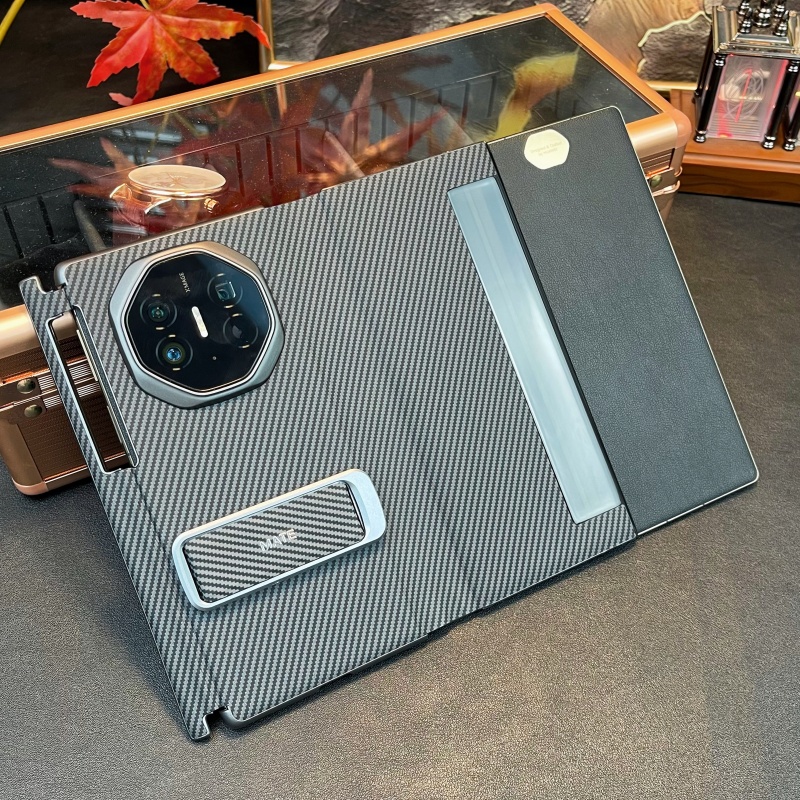 适用华为matext手机壳新款MateXT非凡大师三折叠屏保护套真皮碳纤维纹磁吸翻盖皮套超薄全包防摔外壳腕带支架