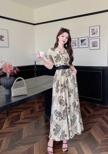 轻奢高级感短袖真丝缎面连衣裙女2025夏季复古风修身宽松显瘦长裙