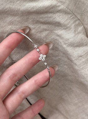 新款四叶草半镯手链女甜美可爱感小众设计简约感