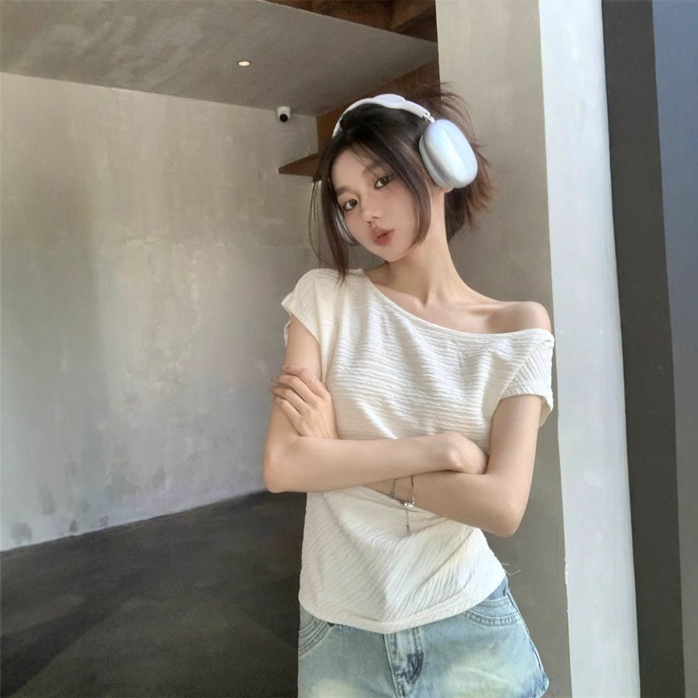法式纯欲风斜肩露肩短袖t恤女夏季设计感小心机褶皱显瘦打底上衣