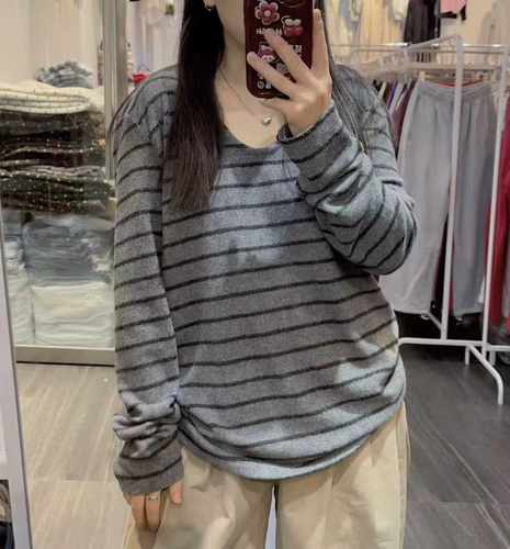 秋冬打底衫女2025新款时尚V领条纹针织衫毛衣宽松显瘦百搭上衣