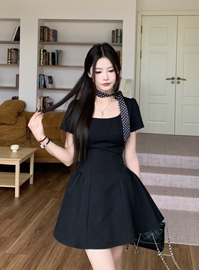 3MER哦哦三妹法式赫本风黑色方领连衣裙女夏季收腰显瘦气质短裙子