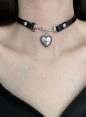 甜酷辣妹风黑色爱心皮革项圈女choker颈环项链脖子配饰感饰品