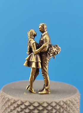 黄铜 约会情侣 街头异地恋男女 送花 小人偶模型手办微缩沙盘白模