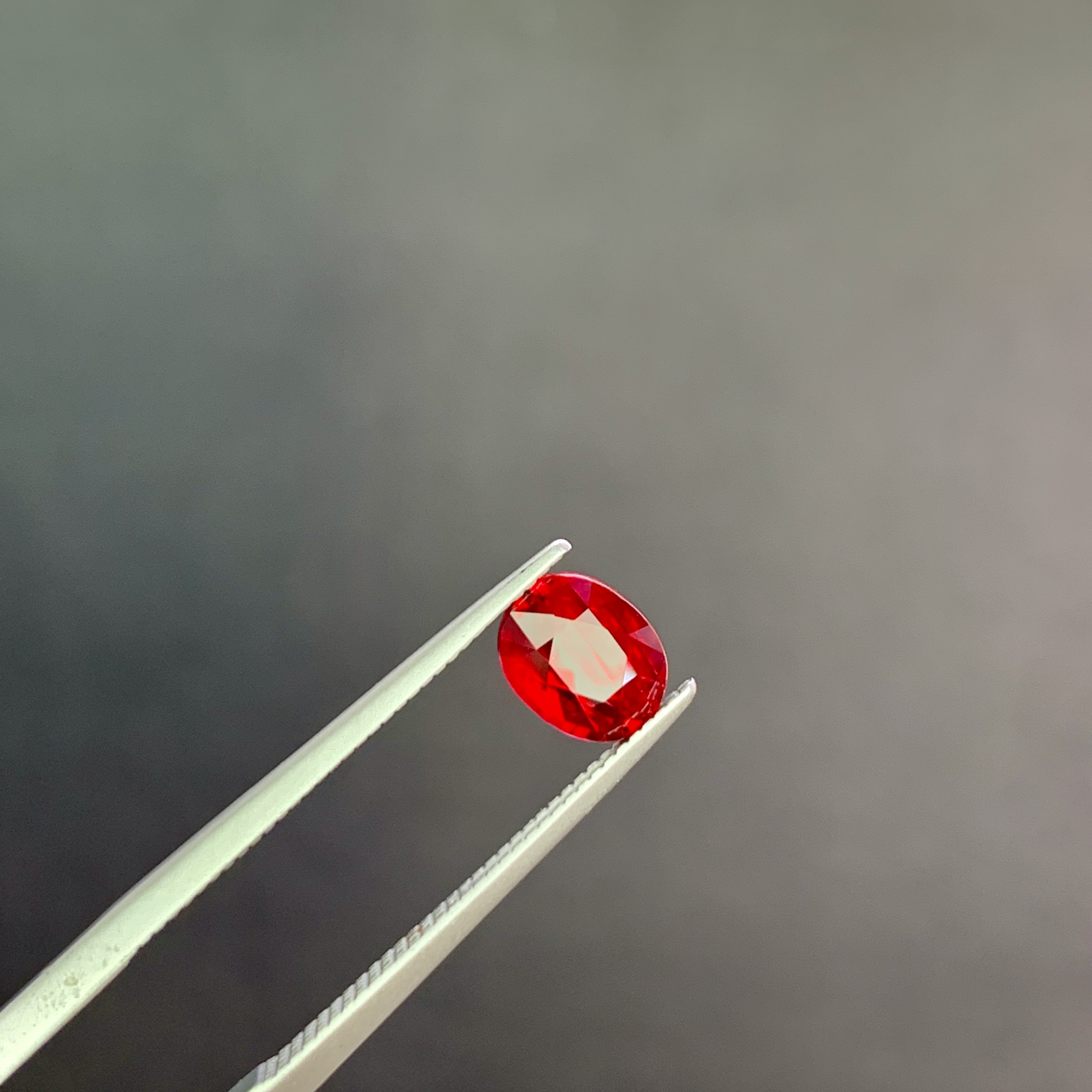 1.1克拉天然无烧鸽血红红宝石 纯正颜色火彩璀璨满火彩 GRS证书