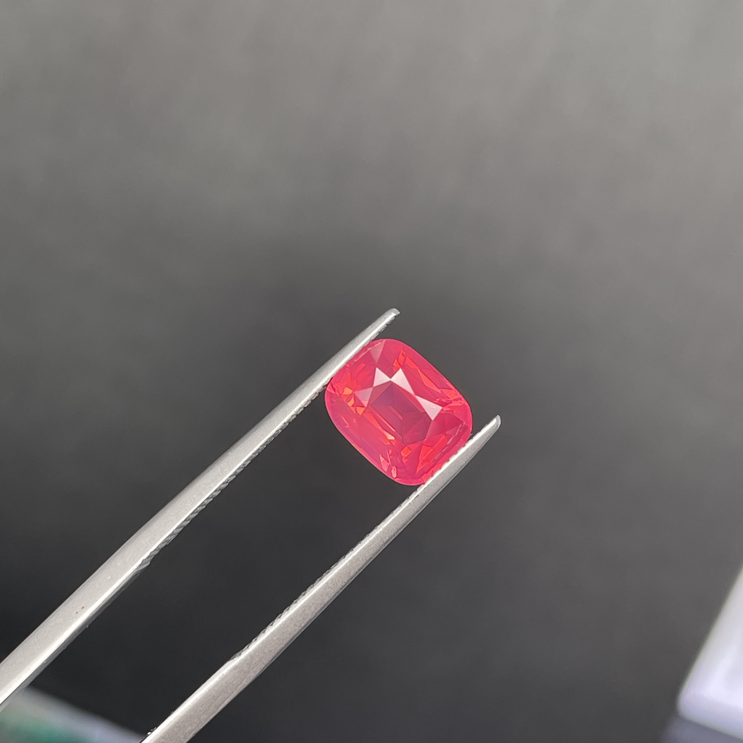 2.03克拉天然马亨盖尖晶石 天鹅绒全净玻璃体莲花色 可定制镶嵌