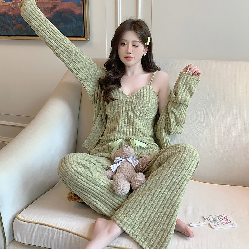 维多利亚性感绿色吊带睡衣女春秋2026新款带胸垫长袖长裤三件套装