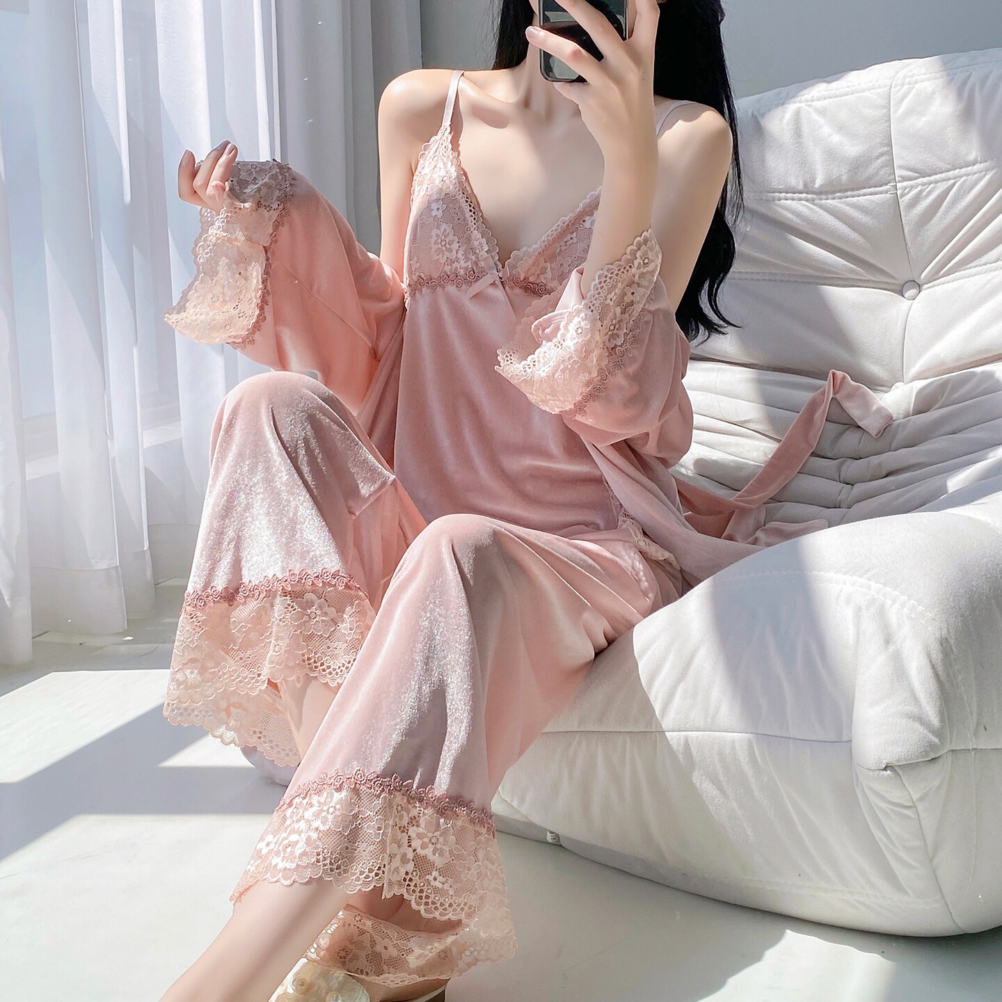 金丝绒性感蕾丝边吊带睡衣女秋冬2026年新款纯欲风睡袍长裤三件套