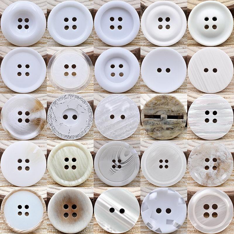 高档米色白色扣子圆形西装风衣